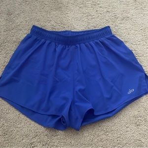 alo stride running shorts